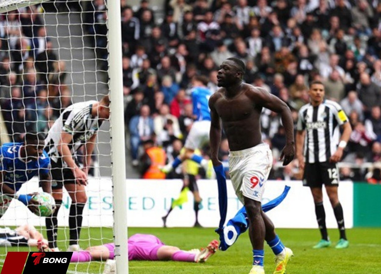 Brobbey ghi bàn quyết định ở phút 90, giúp Sunderland ngược dòng hạ Newcastle